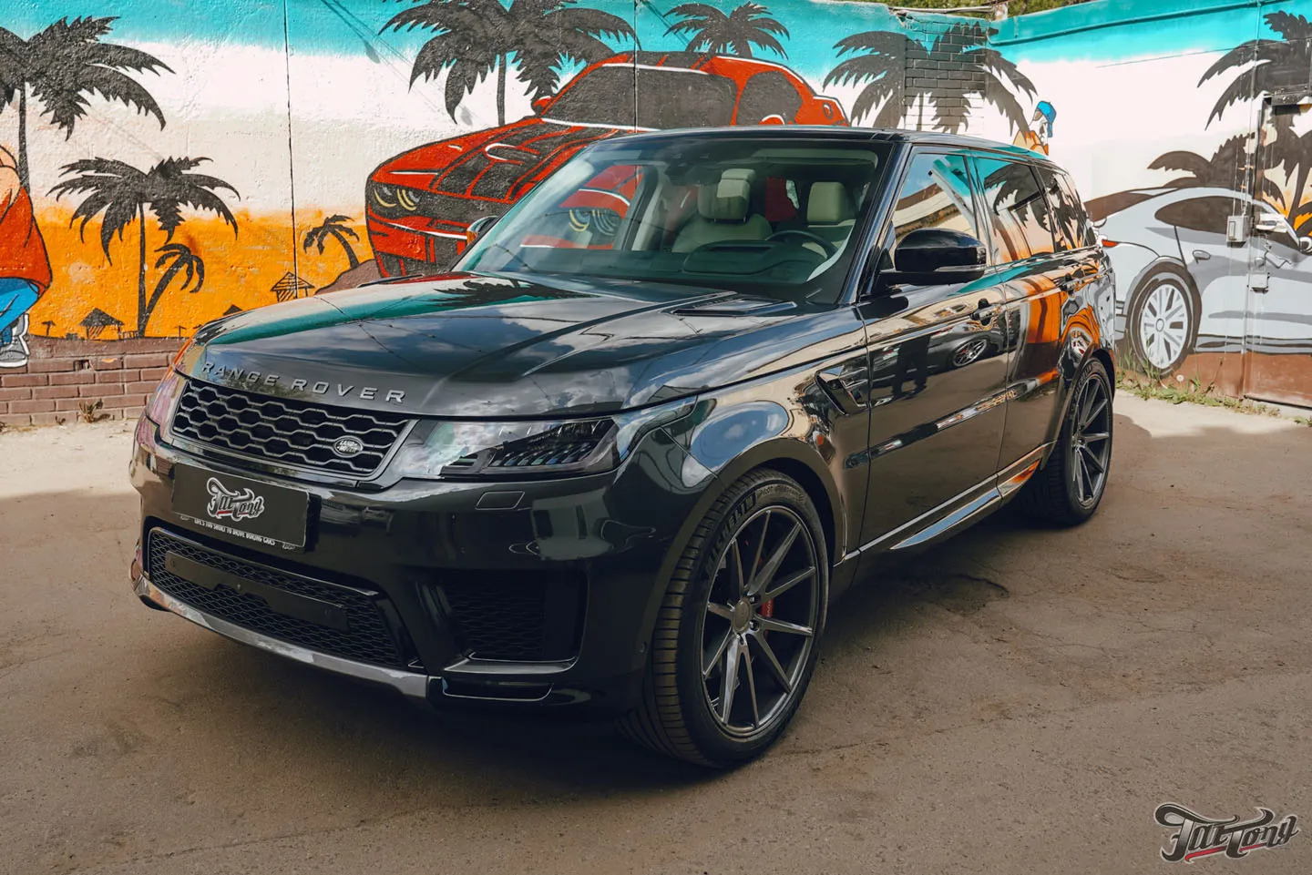 Перешили торпедо в кожу Nappa в салоне Range Rover